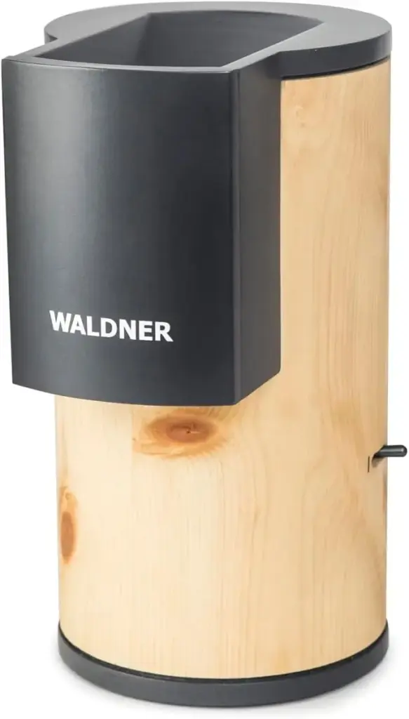 Elektrische Waldner Lisa Flockenquetsche aus Zirbenholz mit Edelstahlwalzen für gesunde Ernährung.